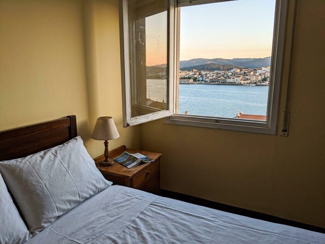 Duerme en nuestra pensión en Fene para visitar la zona vieja y el parador de Ferrol