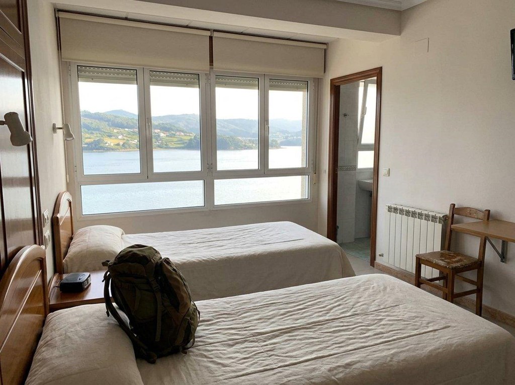 Foto 1 Tu parada en el Camino: pensión con vistas a la ría para peregrinos en Fene